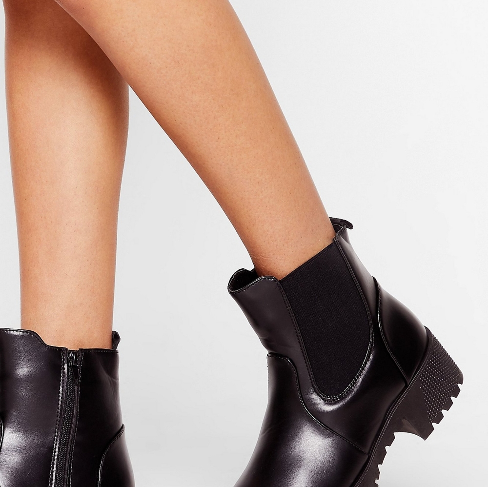 BRAND NEW nasty gal chunky Chelsea boot